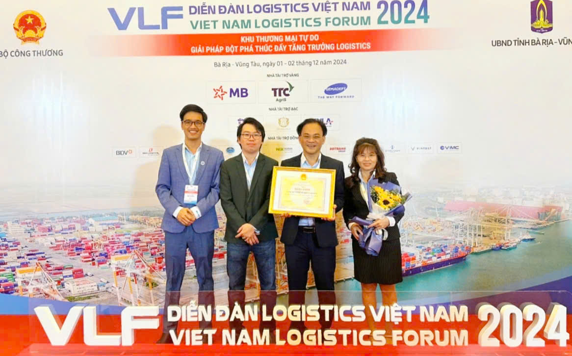 The management team of Knight Logistics at VLF 2024.