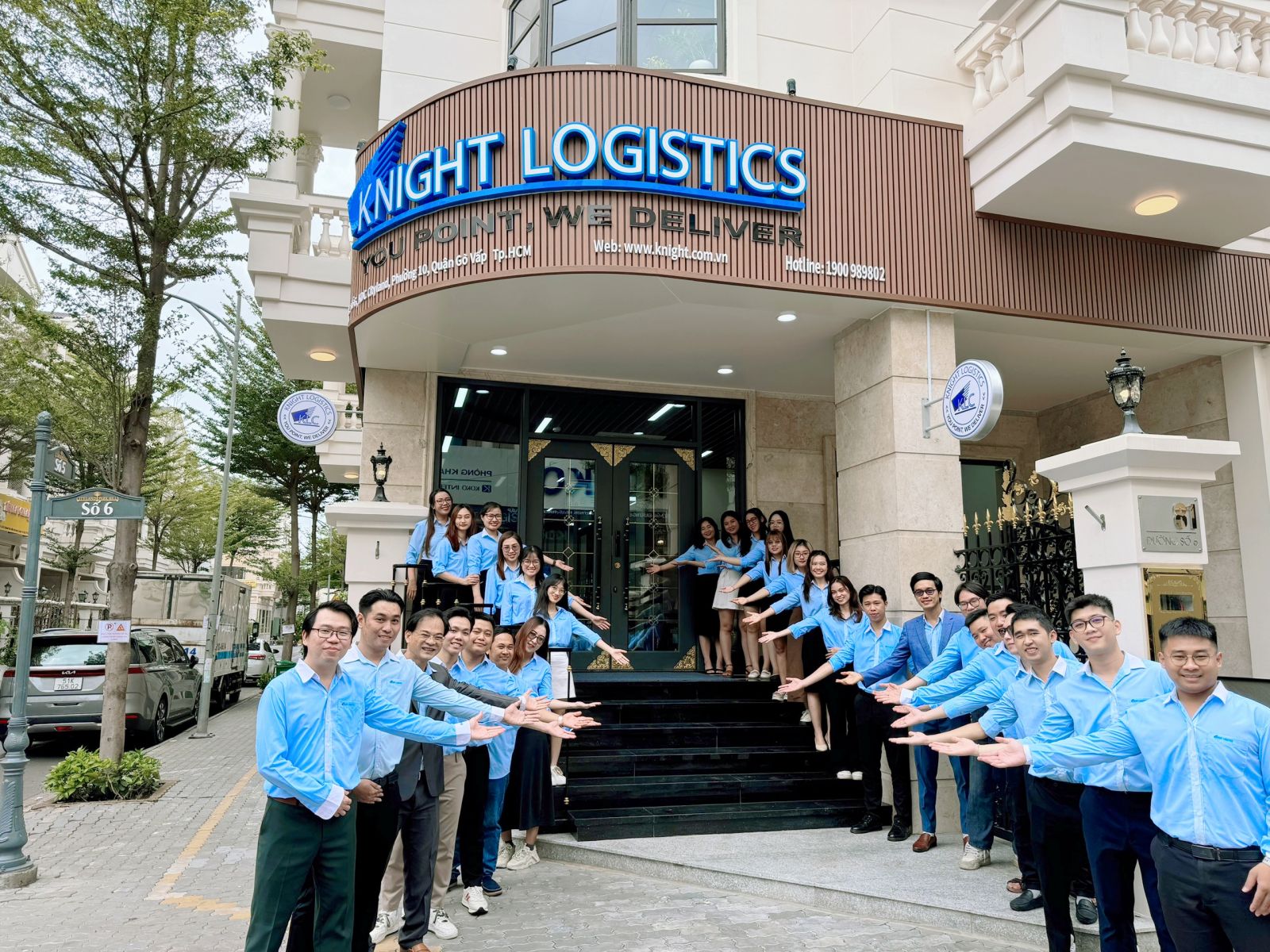 Hình 3. Chào mừng mọi người đến với Knight Logistics
