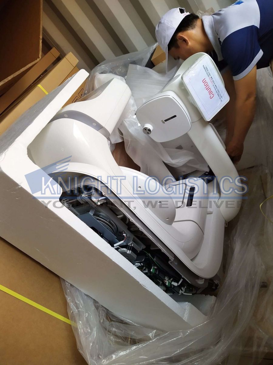 Nhân viên Knight hỗ trợ kiểm hóa